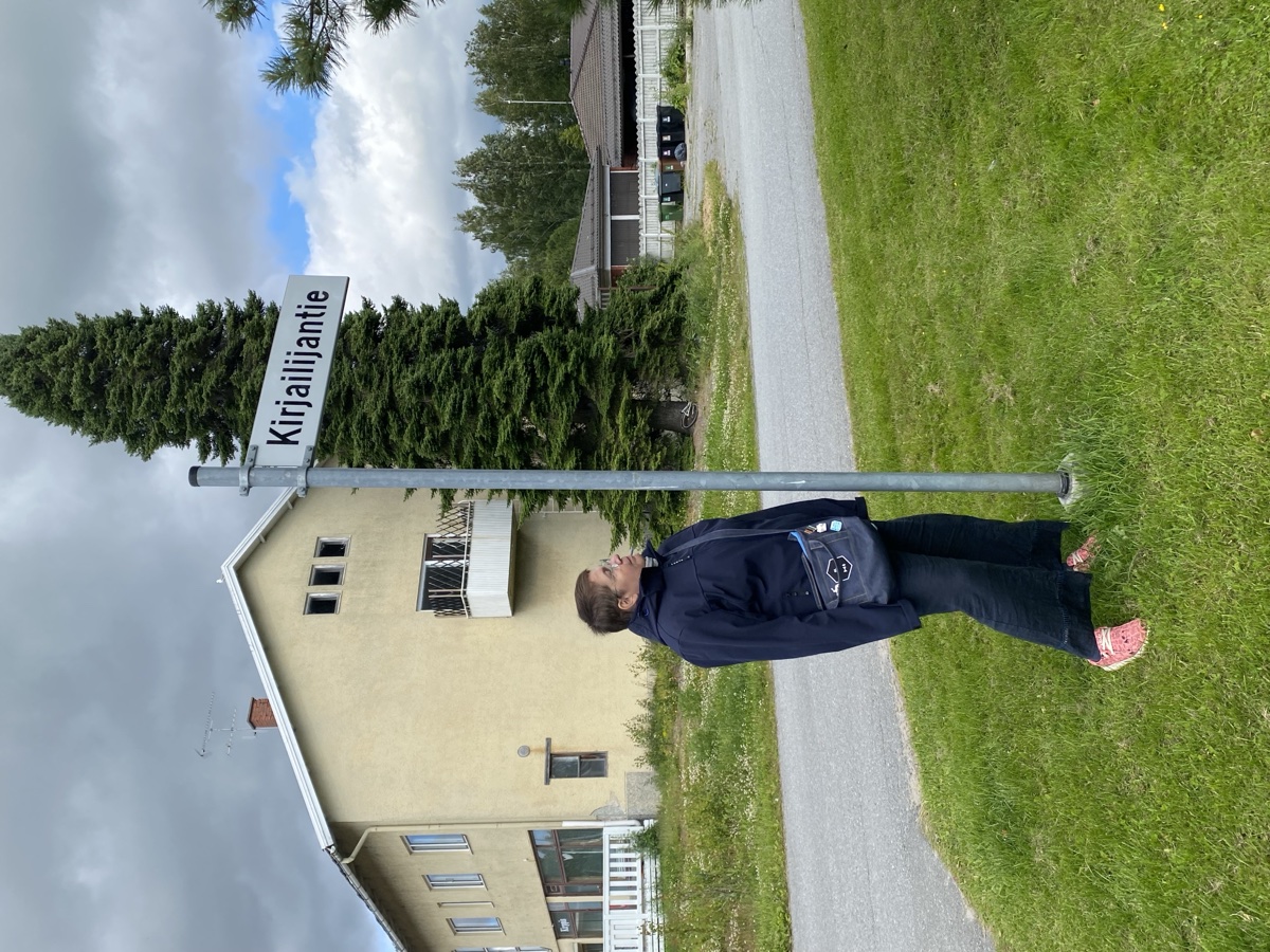 Eeva Vänskä Merikarvialla lähellä Matilda Roslin-Kalliolan (1837-1923) entistä kotia.